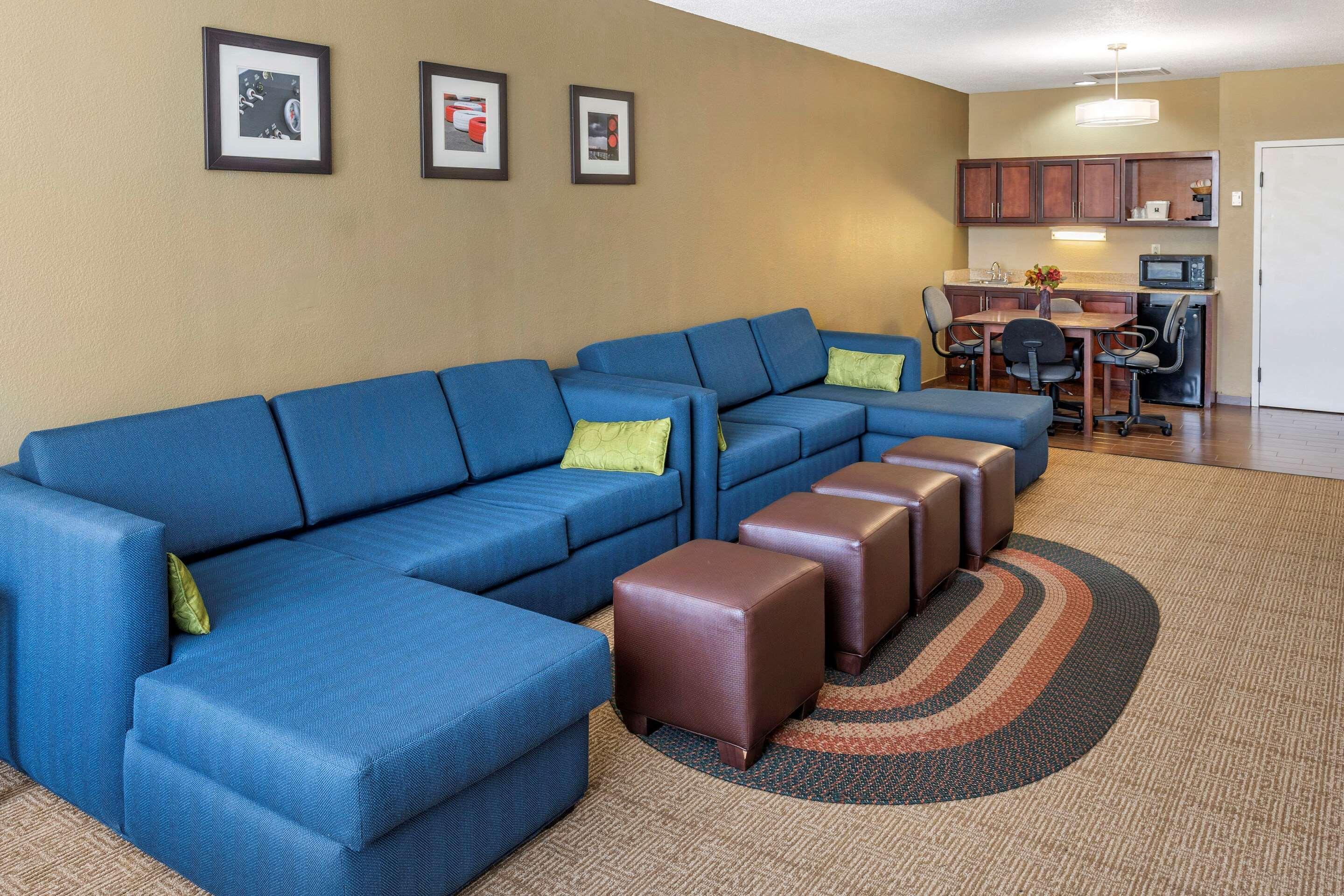 Comfort Inn & Suites Lincoln Exterior photo